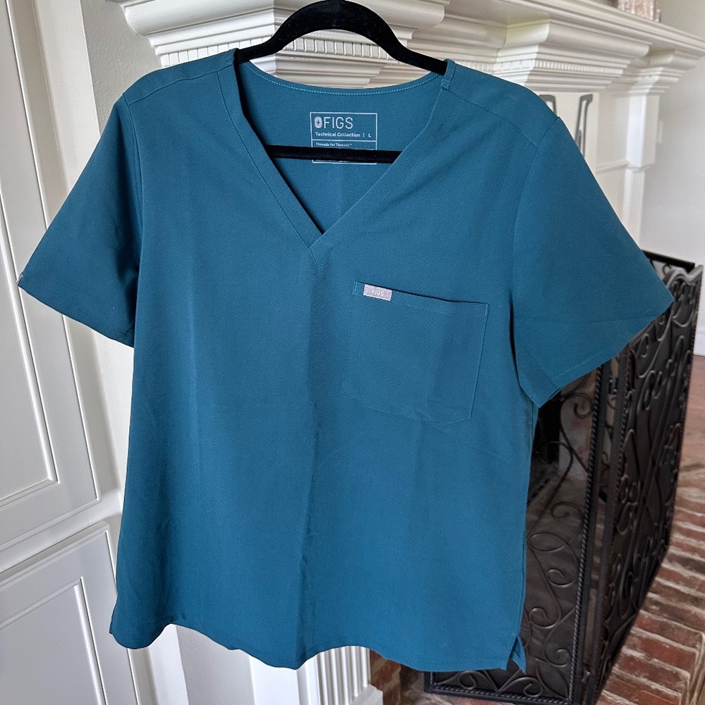 Figs Catarina Classic, Relaxed, V-Neck Scrub Top